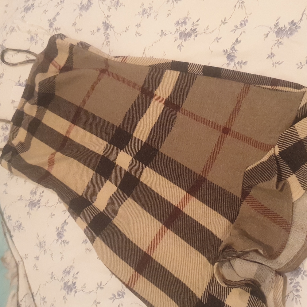 Im selling  this  short  dress never been worn. Small  size